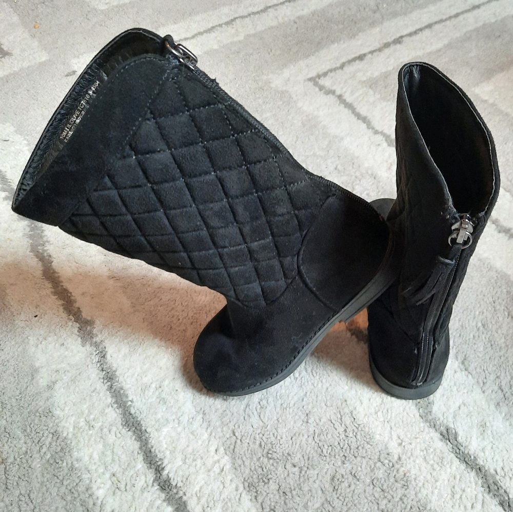 Quilted girl's boots